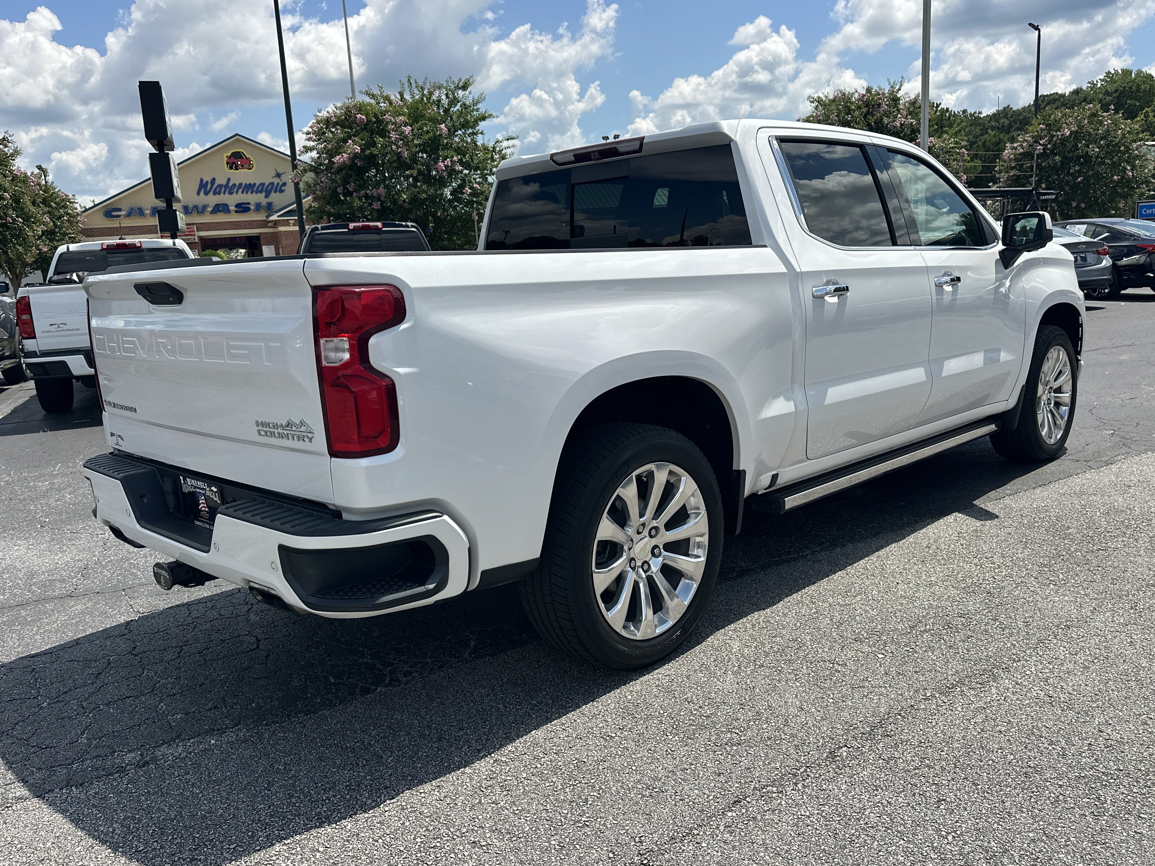 Used 2019 Chevrolet Silverado 1500 High Country w/ Technology Package AWD/4WD image 8
