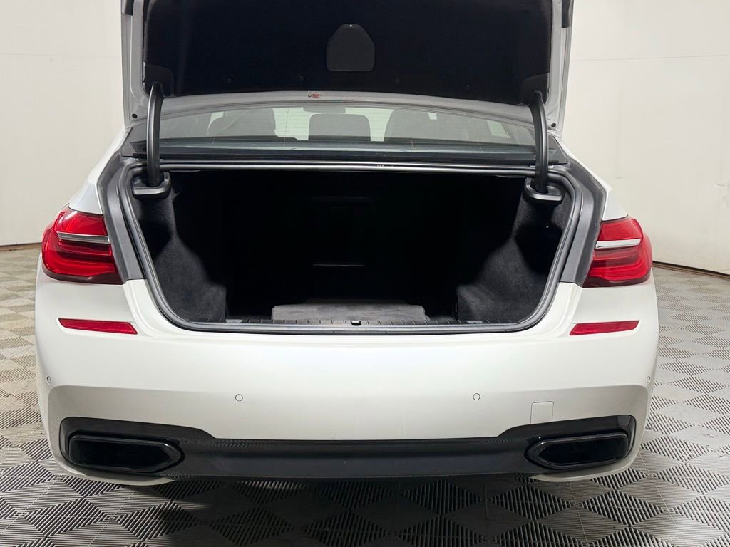Used 2018 BMW 750i xDrive AWD/4WD image 6