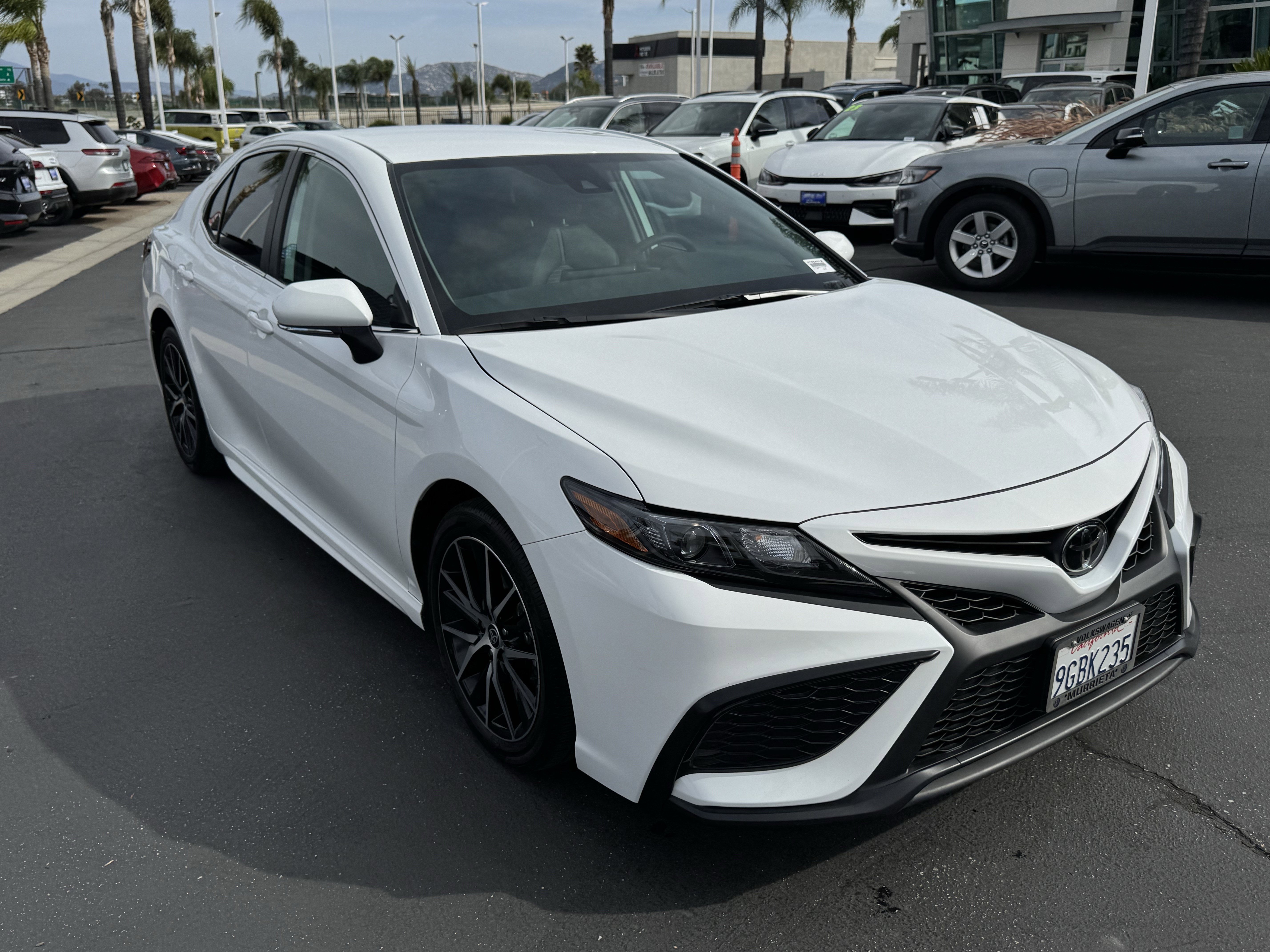 Used 2023 Toyota Camry SE FWD image 2