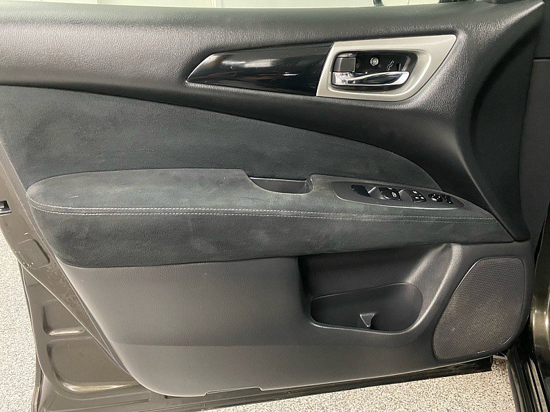 Used 2015 Nissan Pathfinder SV w/ Cargo Package image 10