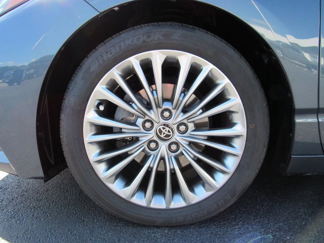 Used 2022 Toyota Avalon Limited image 8