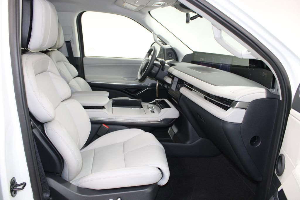 New 2026 Lincoln Navigator Premier AWD/4WD image 30