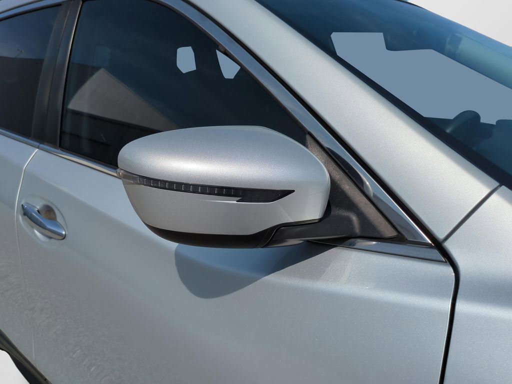 Used 2018 Nissan Rogue SV image 11