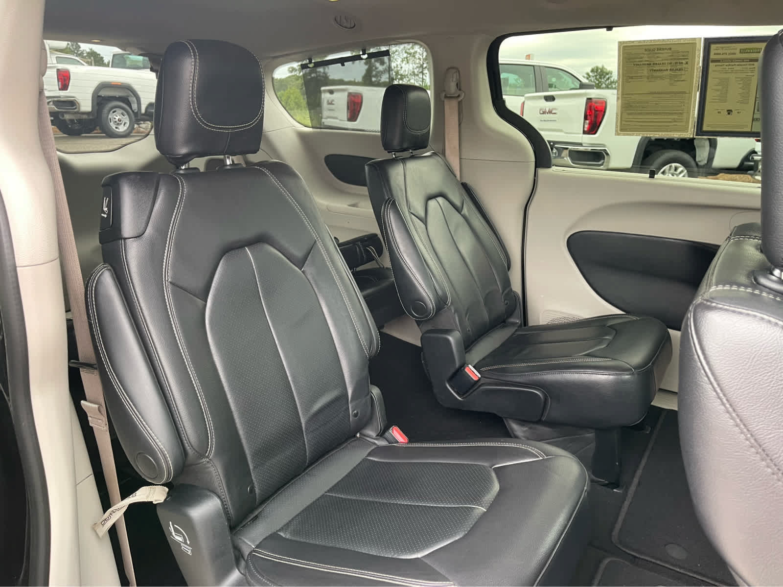 Used 2022 Chrysler Pacifica Touring-L FWD image 21
