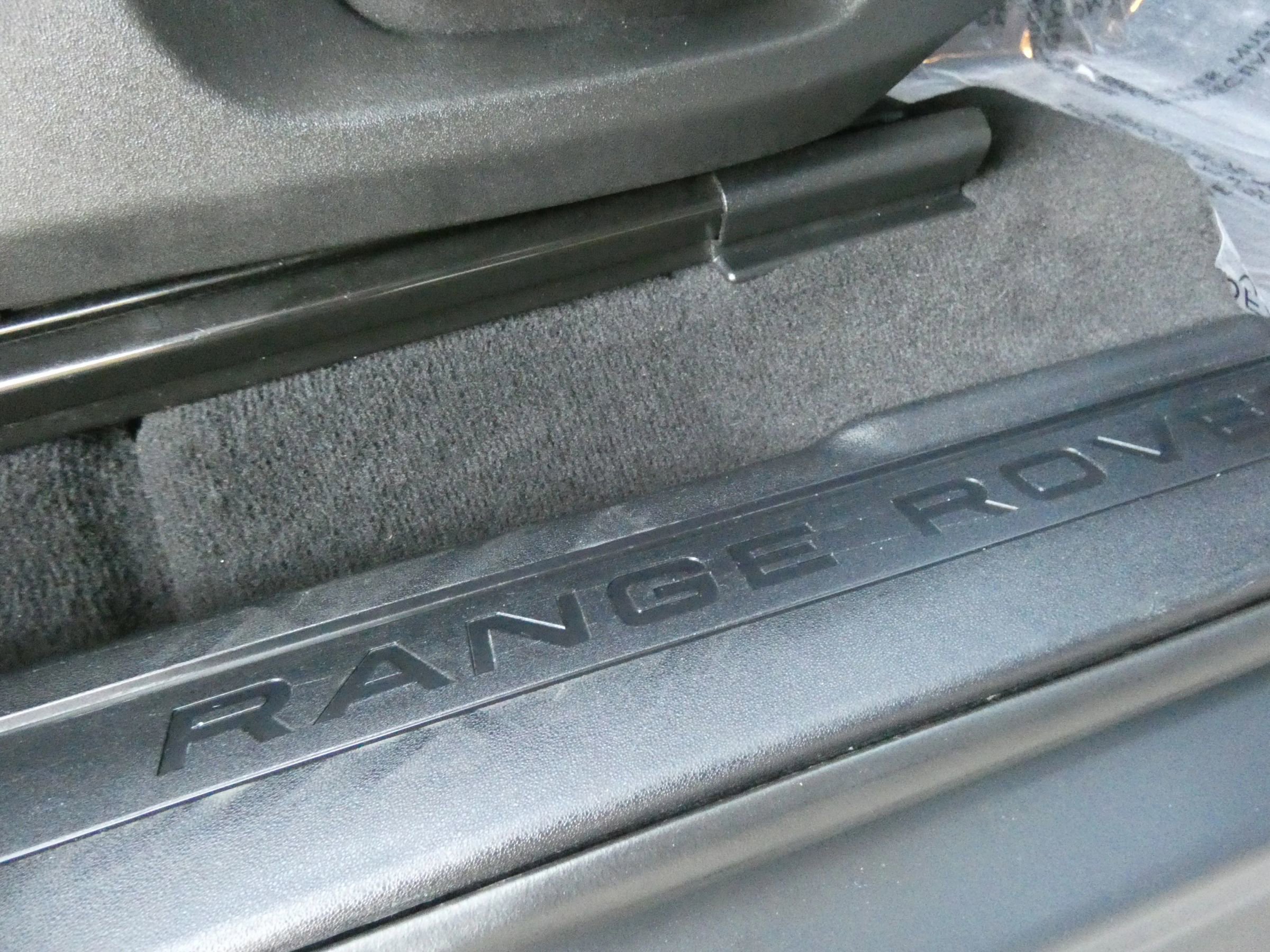 Used 2018 Land Rover Range Rover Evoque SE Dynamic image 32