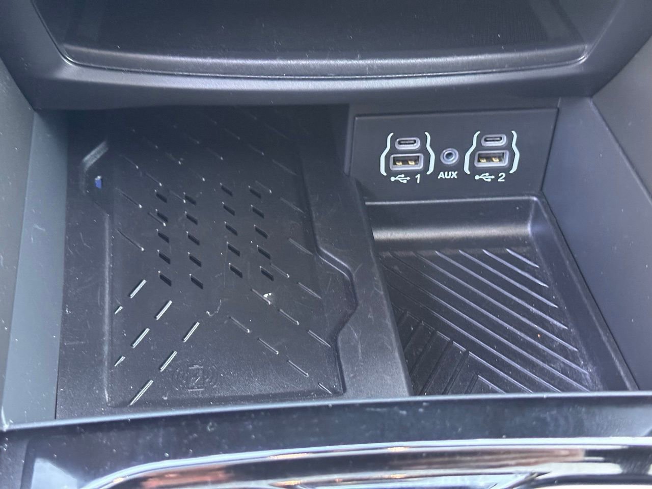 Used 2025 Chrysler Pacifica Limited image 36