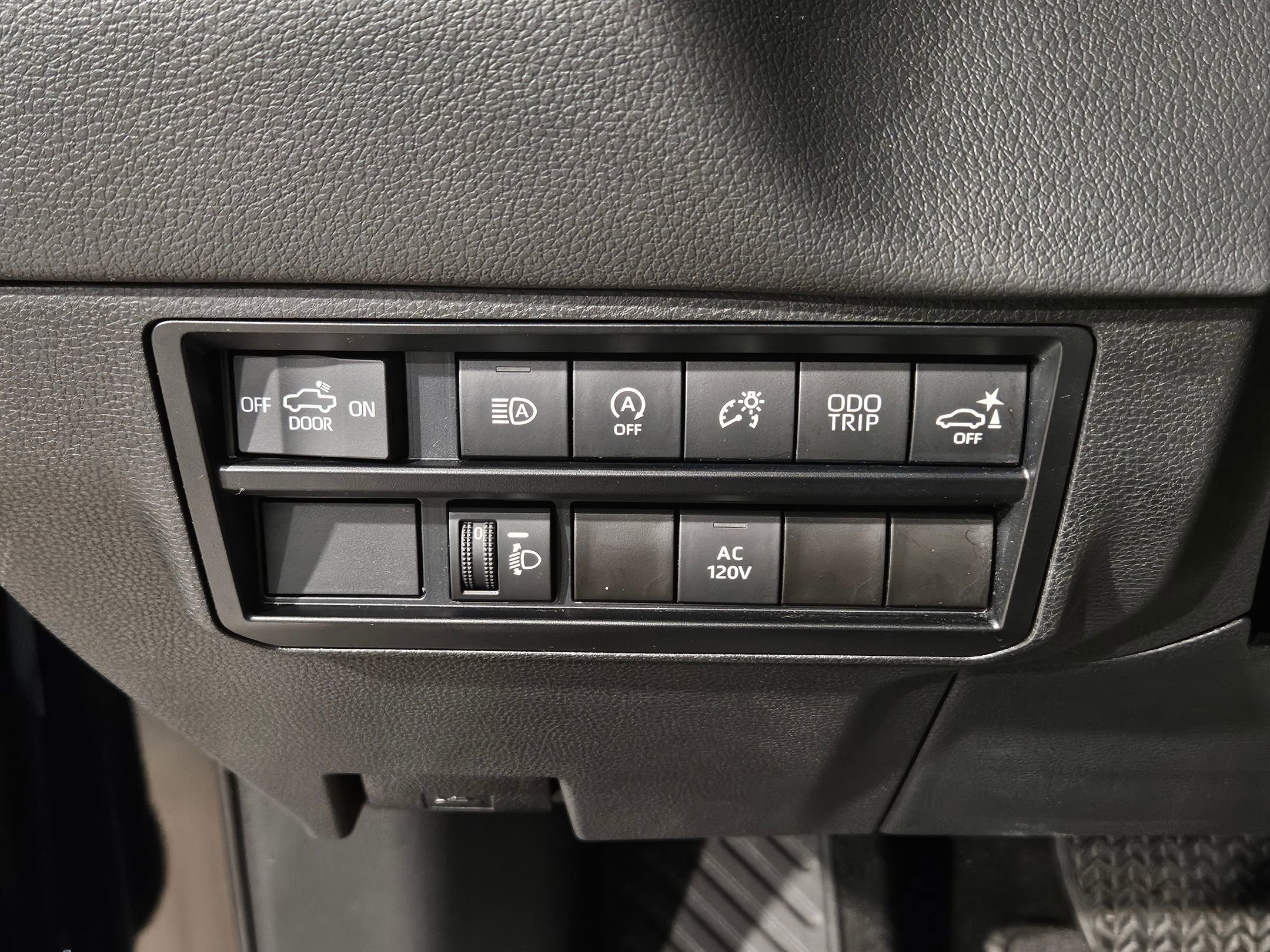 Used 2023 Toyota Tundra Limited w/ Power Package image 26