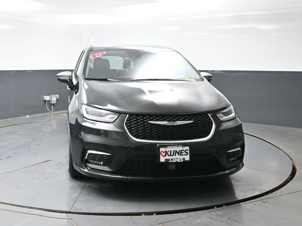 Used 2023 Chrysler Pacifica Limited FWD image 7