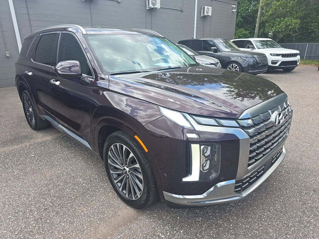 Used 2024 Hyundai Palisade Calligraphy FWD image 2