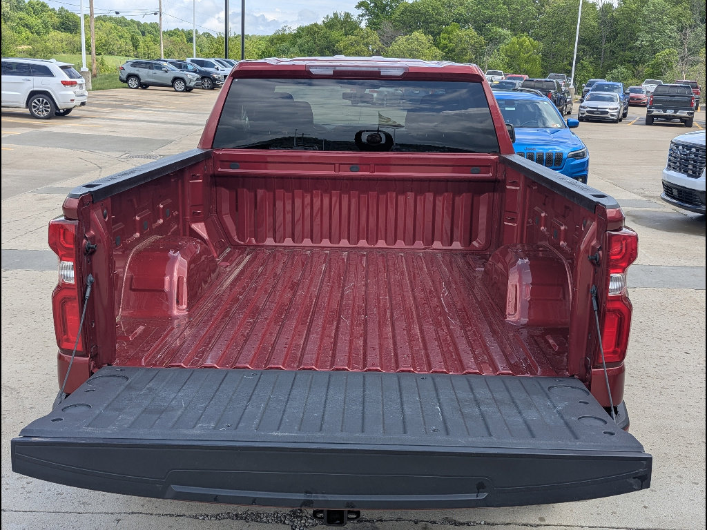 Used 2019 Chevrolet Silverado 1500 Custom w/ Custom Value Package AWD/4WD image 18