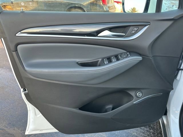 Used 2023 Buick Enclave Essence image 10