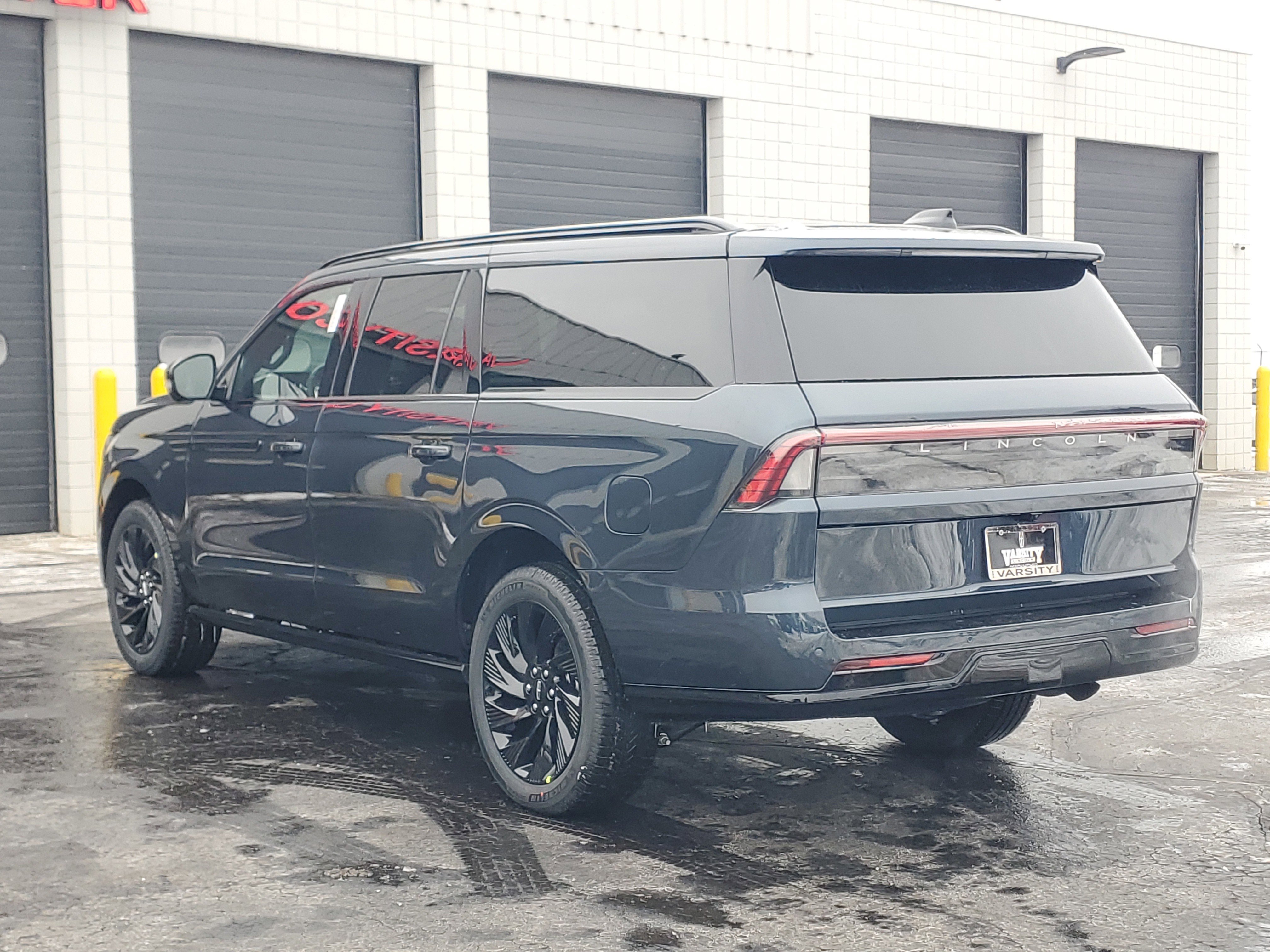 New 2025 Lincoln Navigator L Reserve w/ Jet Appearance Package image 3