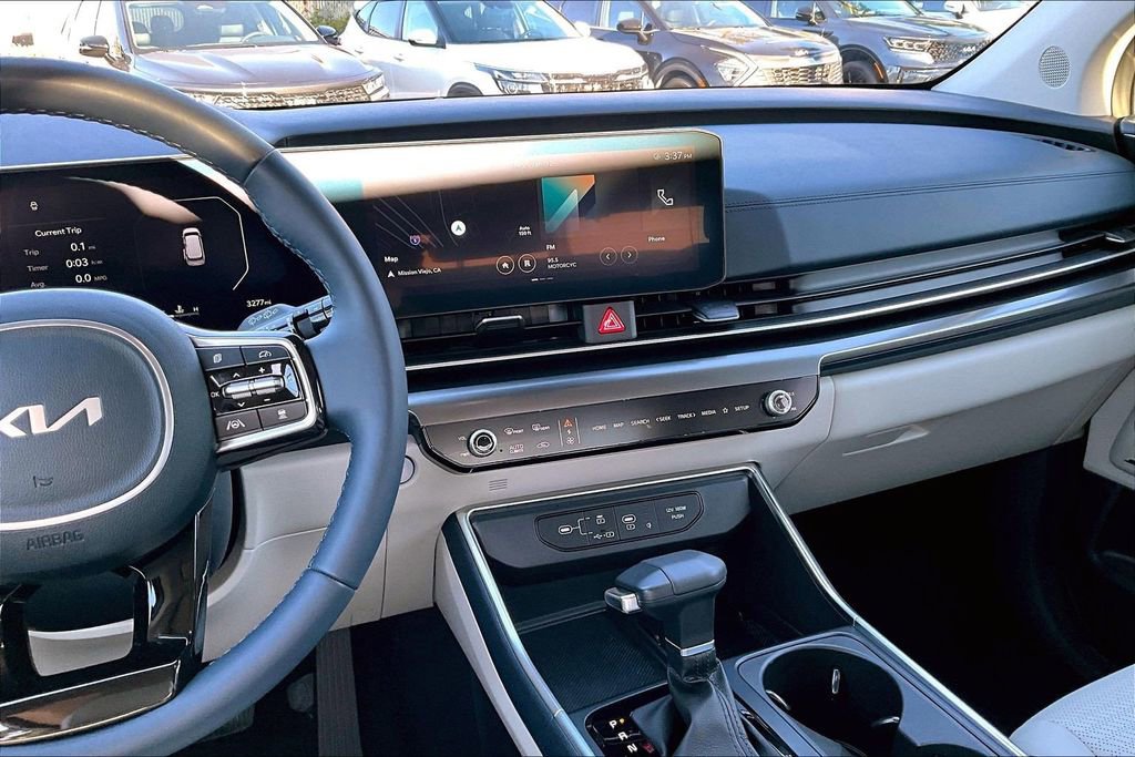Certified 2025 Kia Carnival SX Prestige image 8