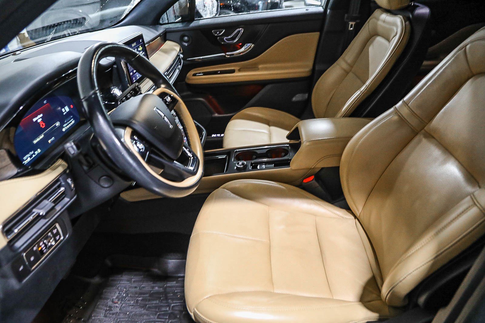 Used 2020 Lincoln Corsair Reserve w/ Equipment Group 201A image 17