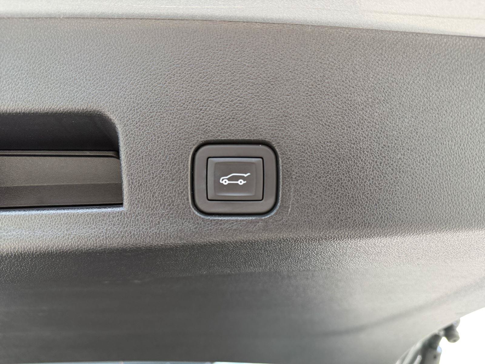 Used 2026 Chevrolet Traverse LT w/ LPO, Floor Liner Package FWD image 23
