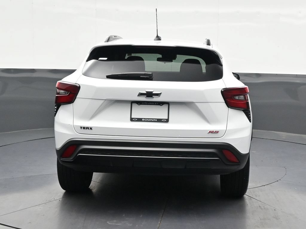 Used 2025 Chevrolet Trax RS FWD image 4