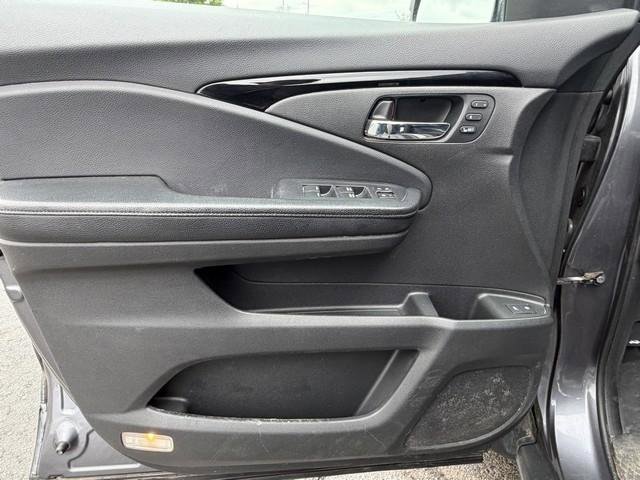 Used 2018 Honda Pilot Touring image 10