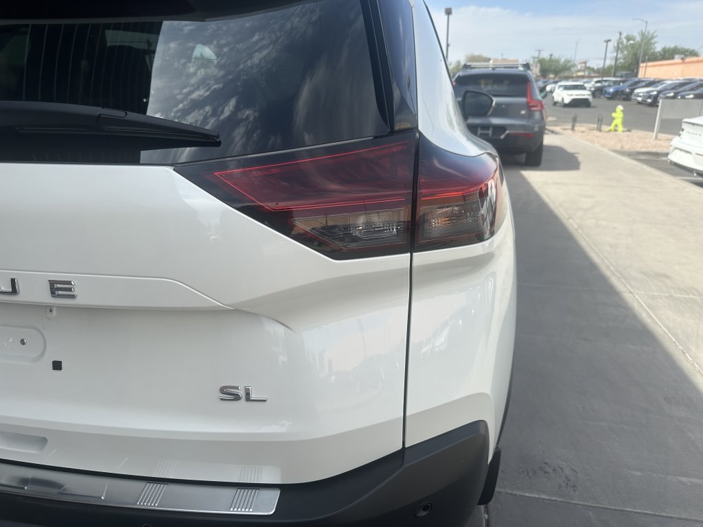 Used 2023 Nissan Rogue SL FWD image 14