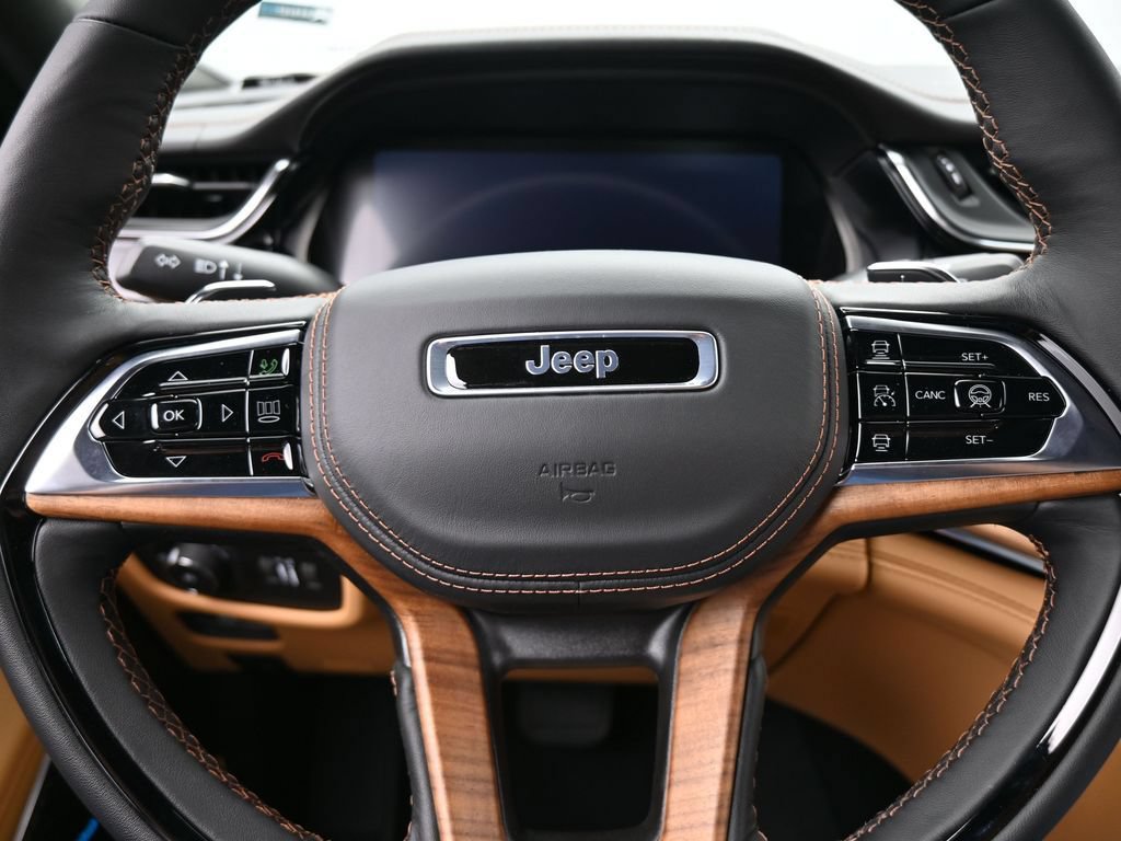New 2025 Jeep Grand Cherokee Summit AWD/4WD image 33