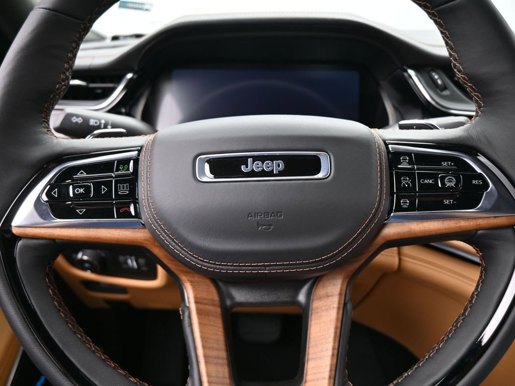 New 2025 Jeep Grand Cherokee Summit image 33