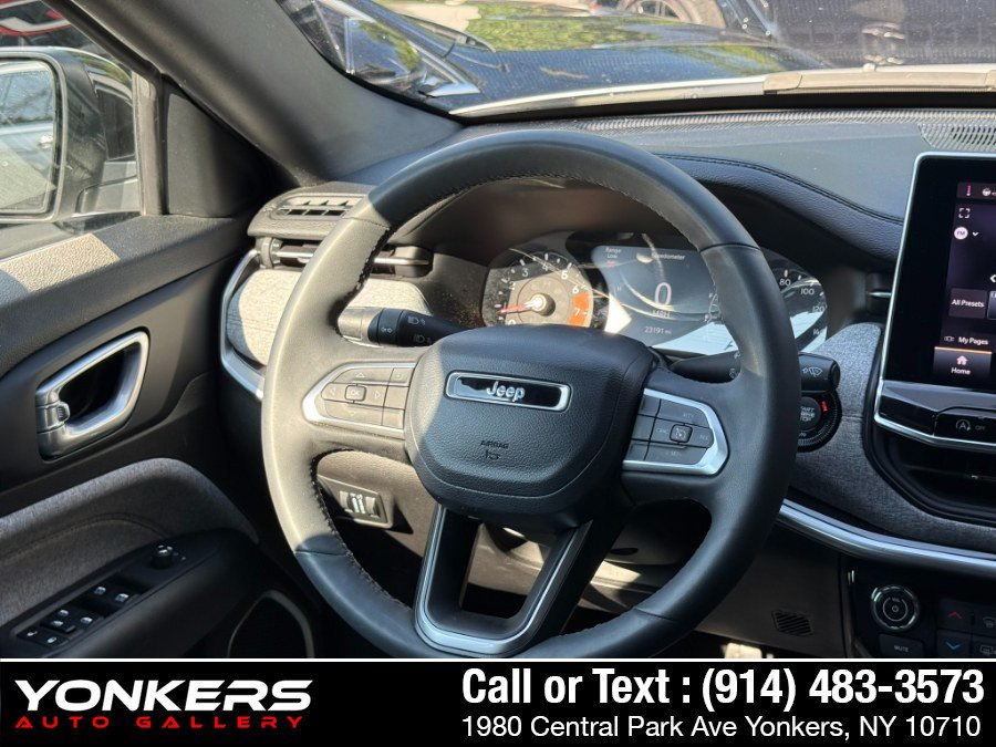 Used 2023 Jeep Compass Latitude w/ Sun and Sound Group AWD/4WD image 33