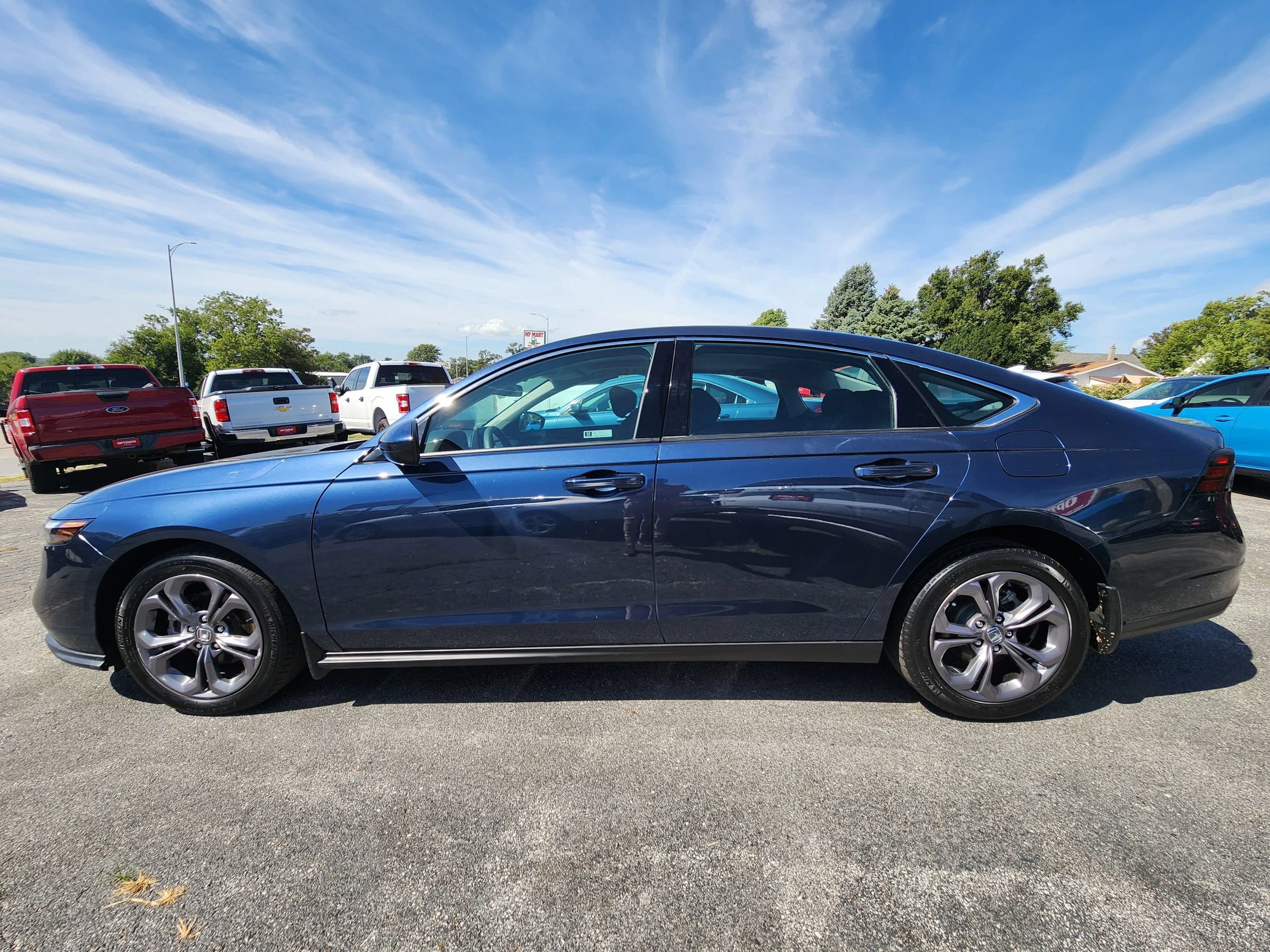 Used 2023 Honda Accord EX image 4
