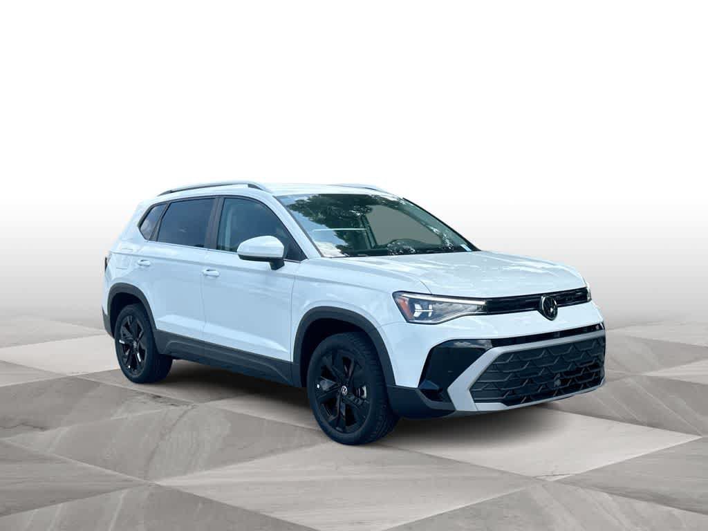 New 2026 Volkswagen Taos SE FWD image 2