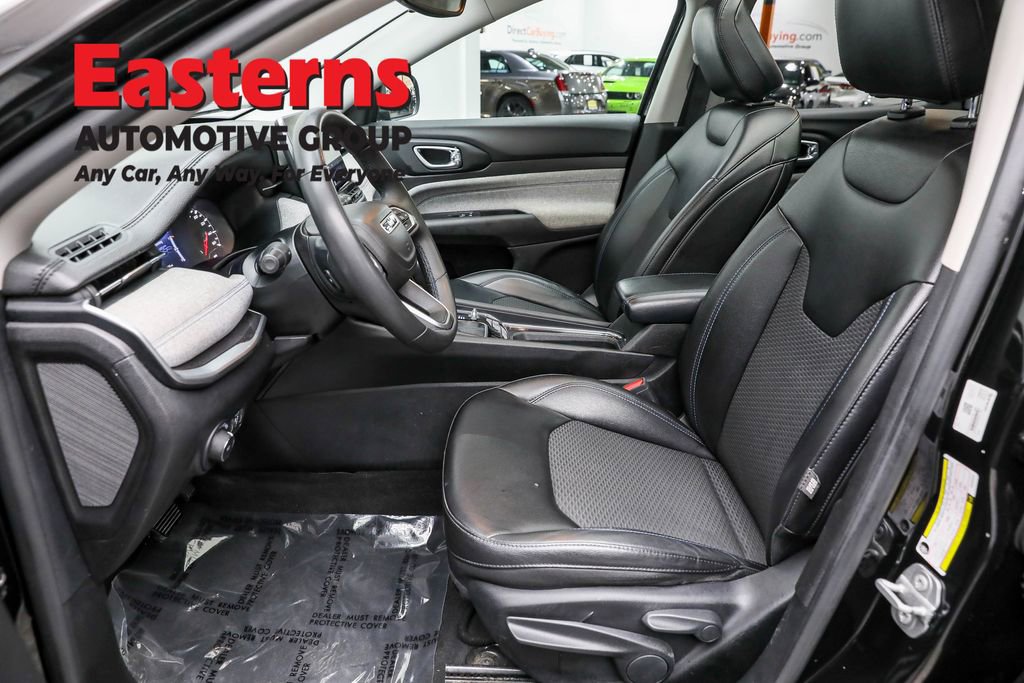 Used 2022 Jeep Compass Latitude w/ Sun and Sound Group image 14