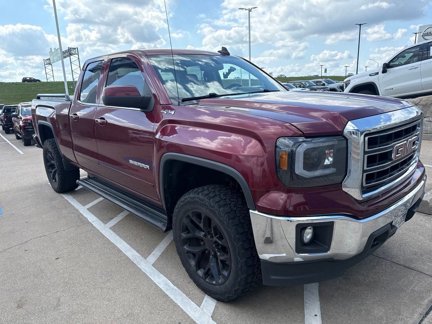 Used 2015 GMC Sierra 1500 SLE w/ SLE Value Package AWD/4WD image 3