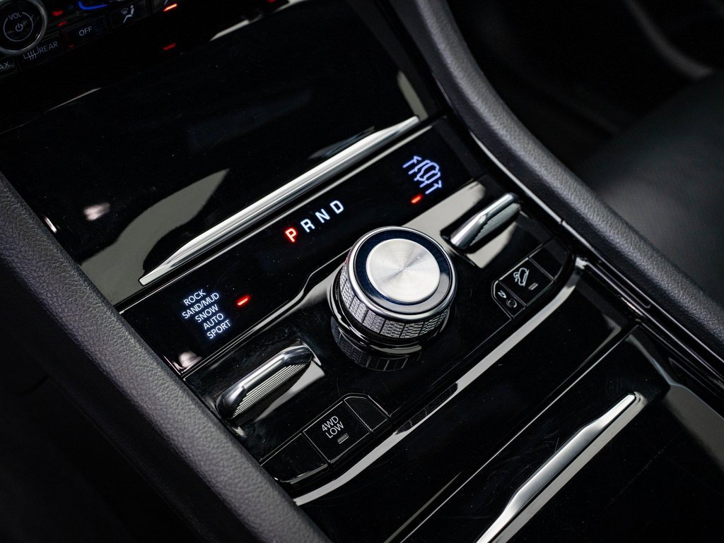 Used 2023 Jeep Grand Cherokee Overland w/ Adv Protech Group III image 32