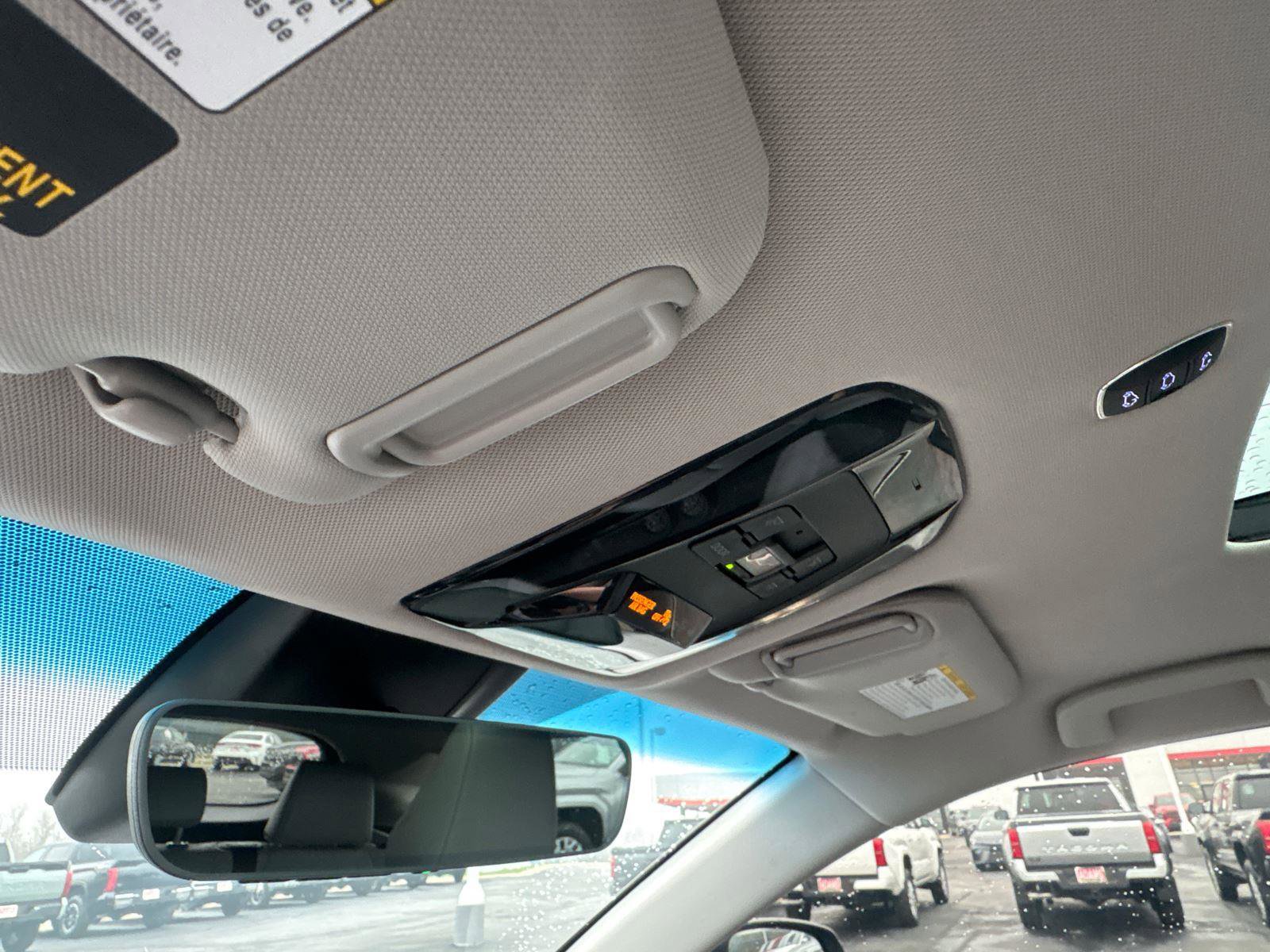 Used 2022 Toyota Venza XLE AWD/4WD image 28