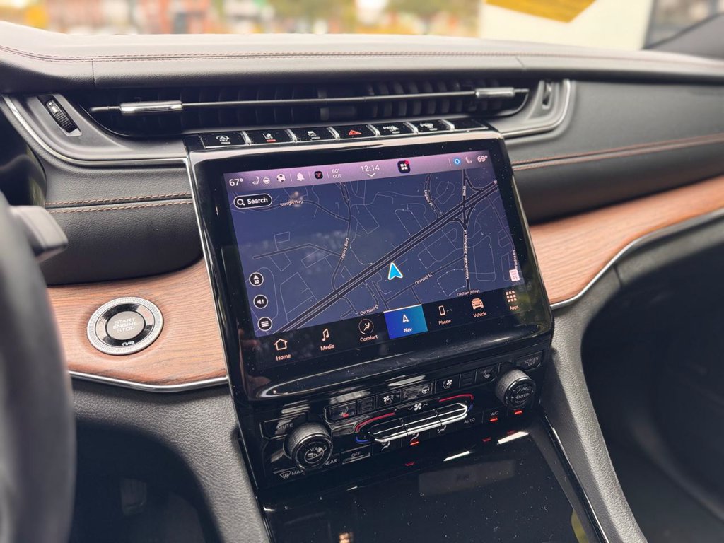 Used 2023 Jeep Grand Cherokee L Summit w/ Rear Seat Video Group I AWD/4WD image 15