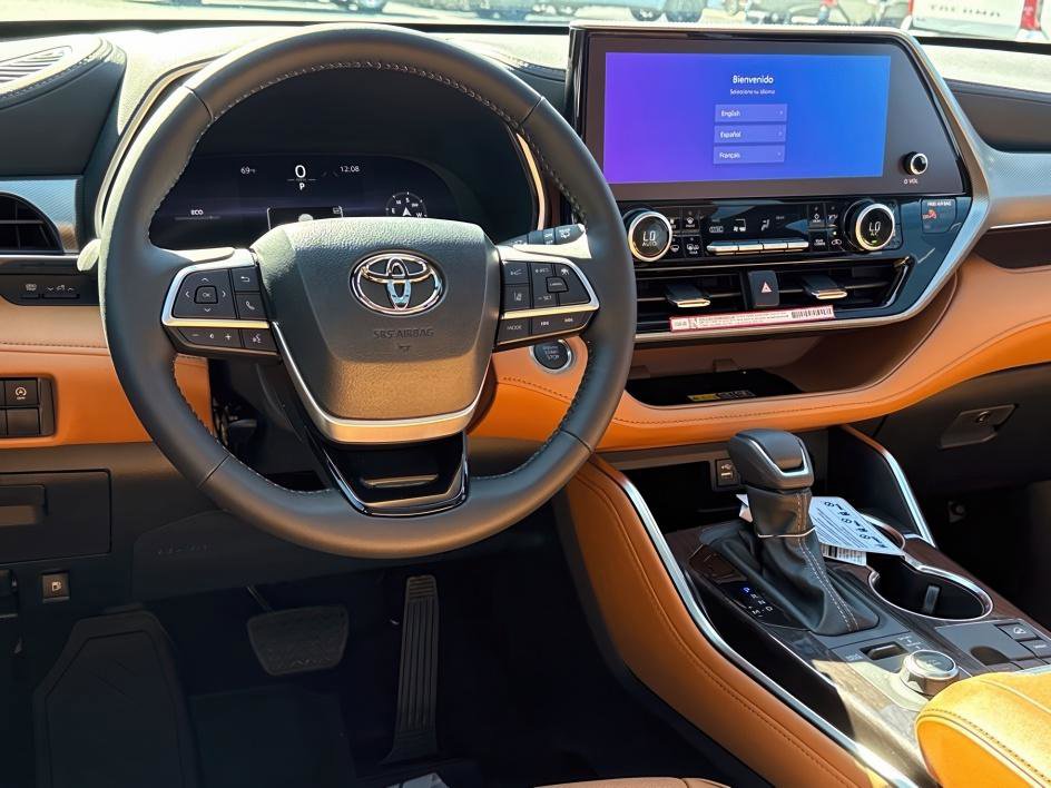 New 2026 Toyota Highlander Platinum image 8