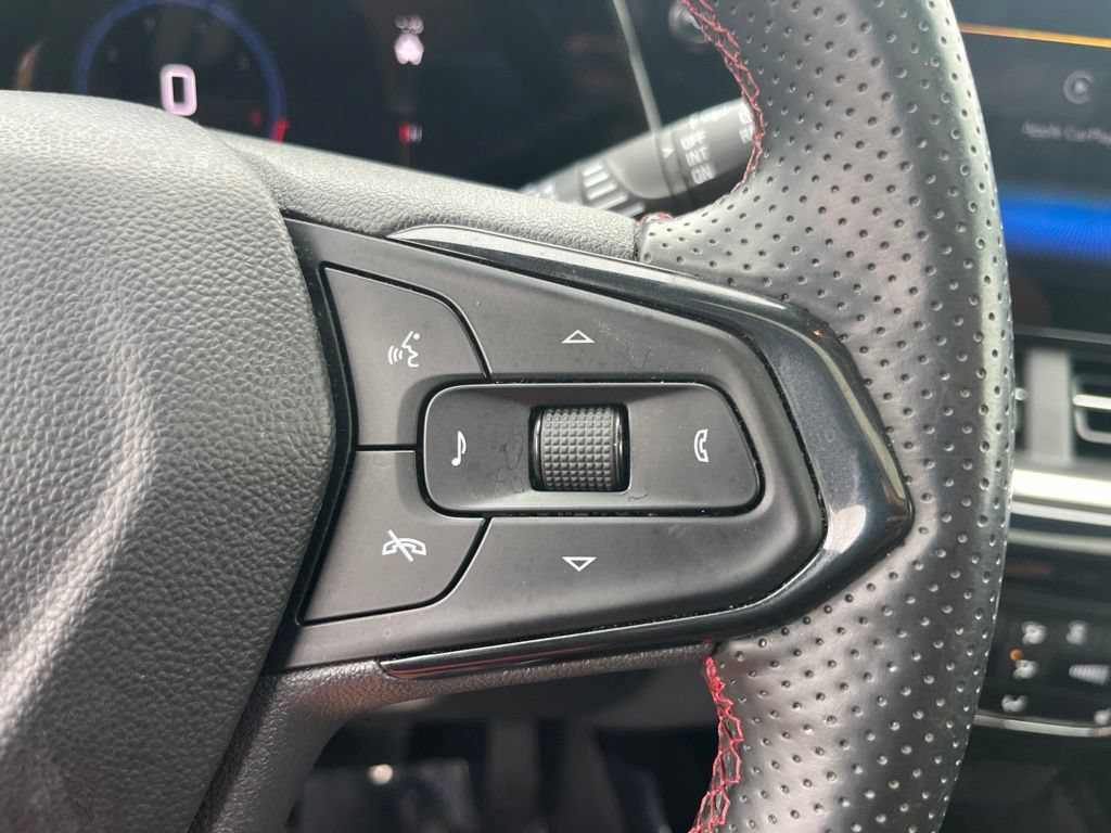 Used 2024 Chevrolet Trax RS w/ Sunroof Package FWD image 27
