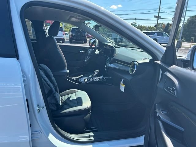 New 2026 Chevrolet Trax LT w/ Driver Confidence Package FWD image 9