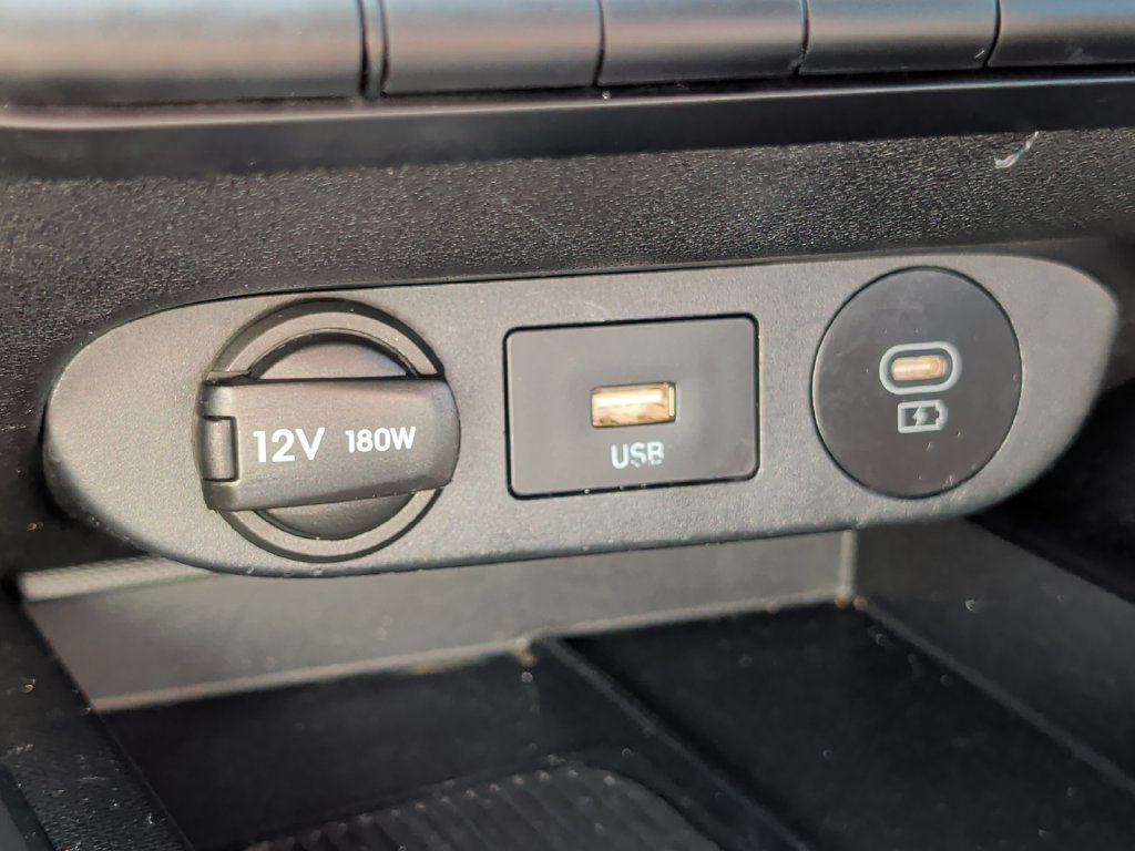 Used 2025 Hyundai Elantra Limited FWD image 28