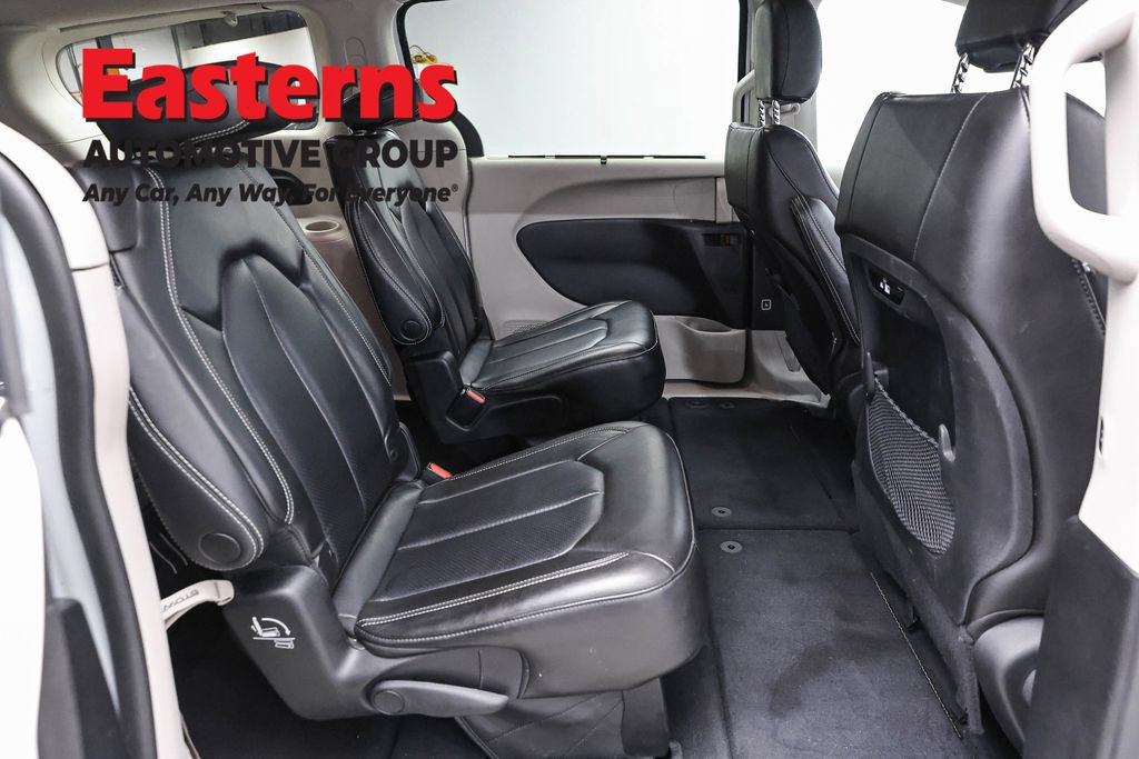 Used 2023 Chrysler Pacifica Touring-L FWD image 24