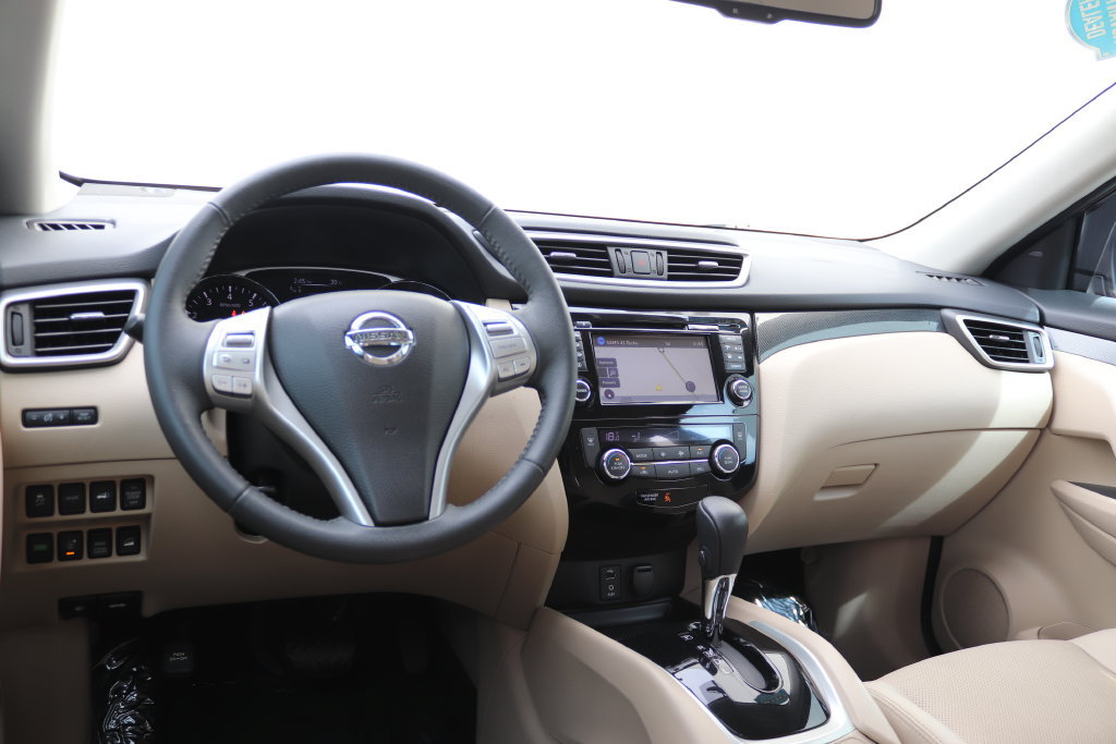 Used 2016 Nissan Rogue SL AWD/4WD image 3