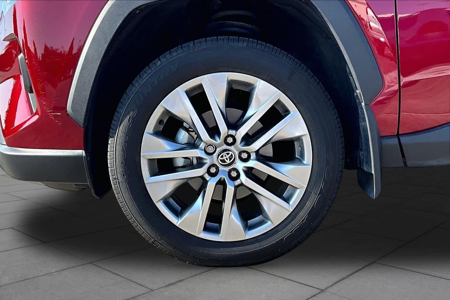Used 2024 Toyota RAV4 XLE Premium FWD image 18