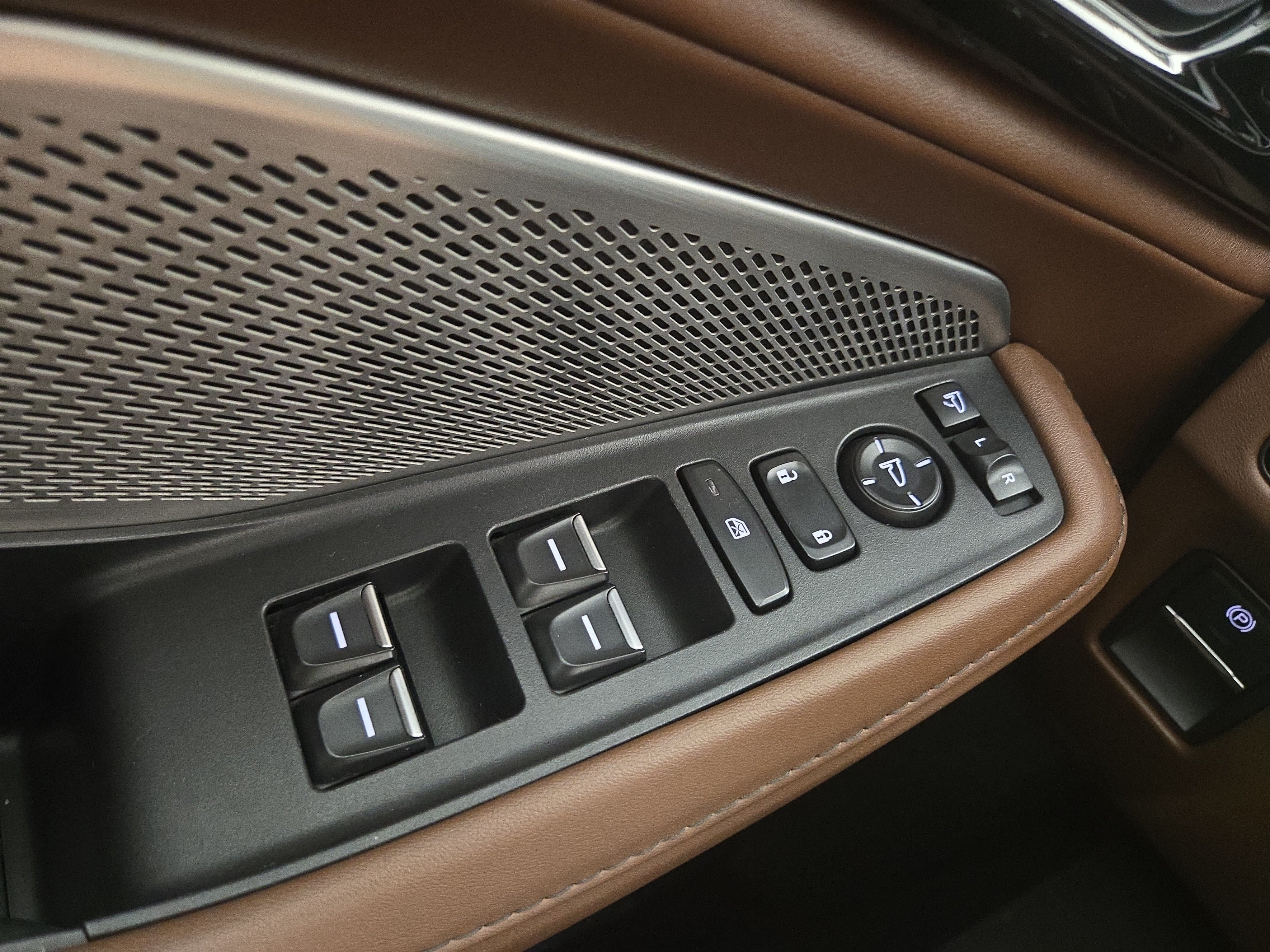 Used 2022 Acura MDX SH-AWD w/ Technology Package image 35