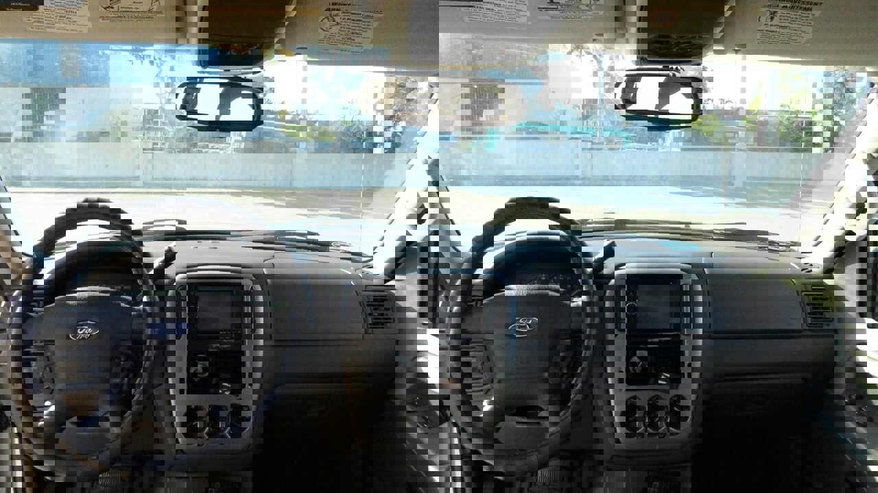 Used 2003 Ford Explorer XLT image 9