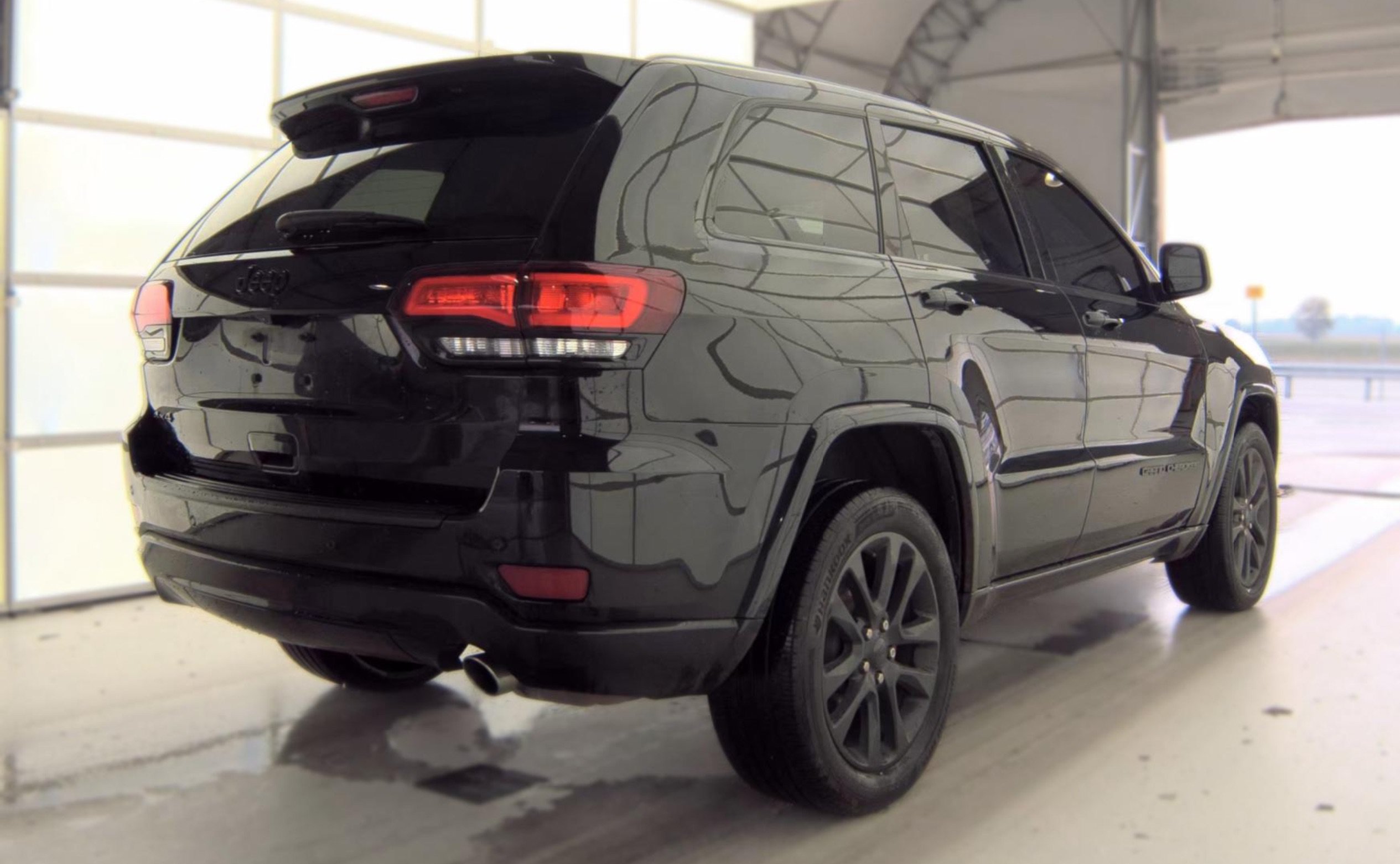 Used 2020 Jeep Grand Cherokee Altitude AWD/4WD image 5