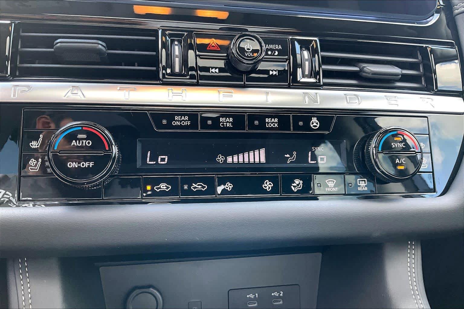 Used 2026 Nissan Pathfinder Platinum FWD image 34