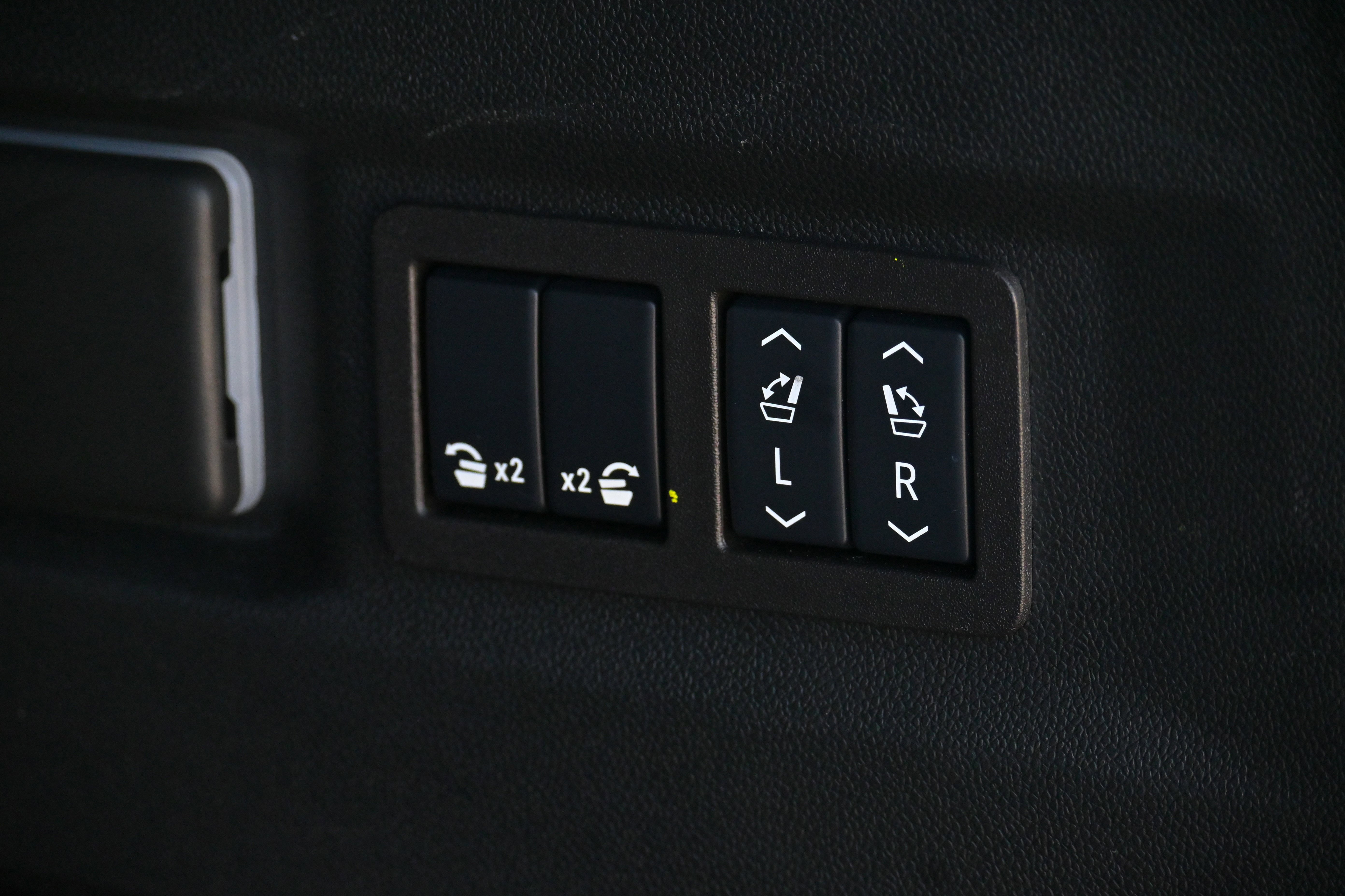 Used 2025 GMC Yukon AT4 Ultimate image 43