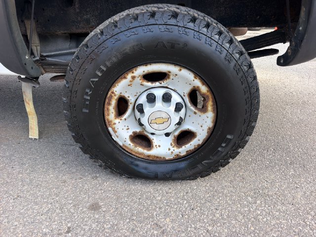 Used 2005 Chevrolet Silverado 2500 W/T w/ Snow Plow Prep Package AWD/4WD image 20