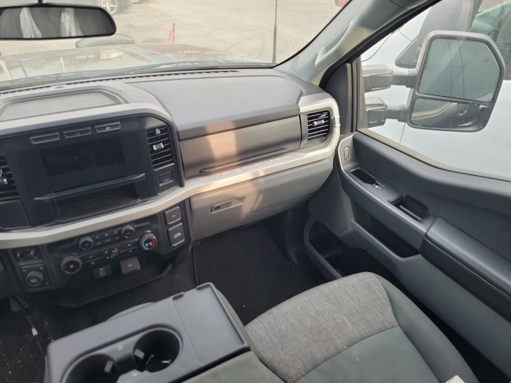 Used 2024 Ford F250 XLT image 4