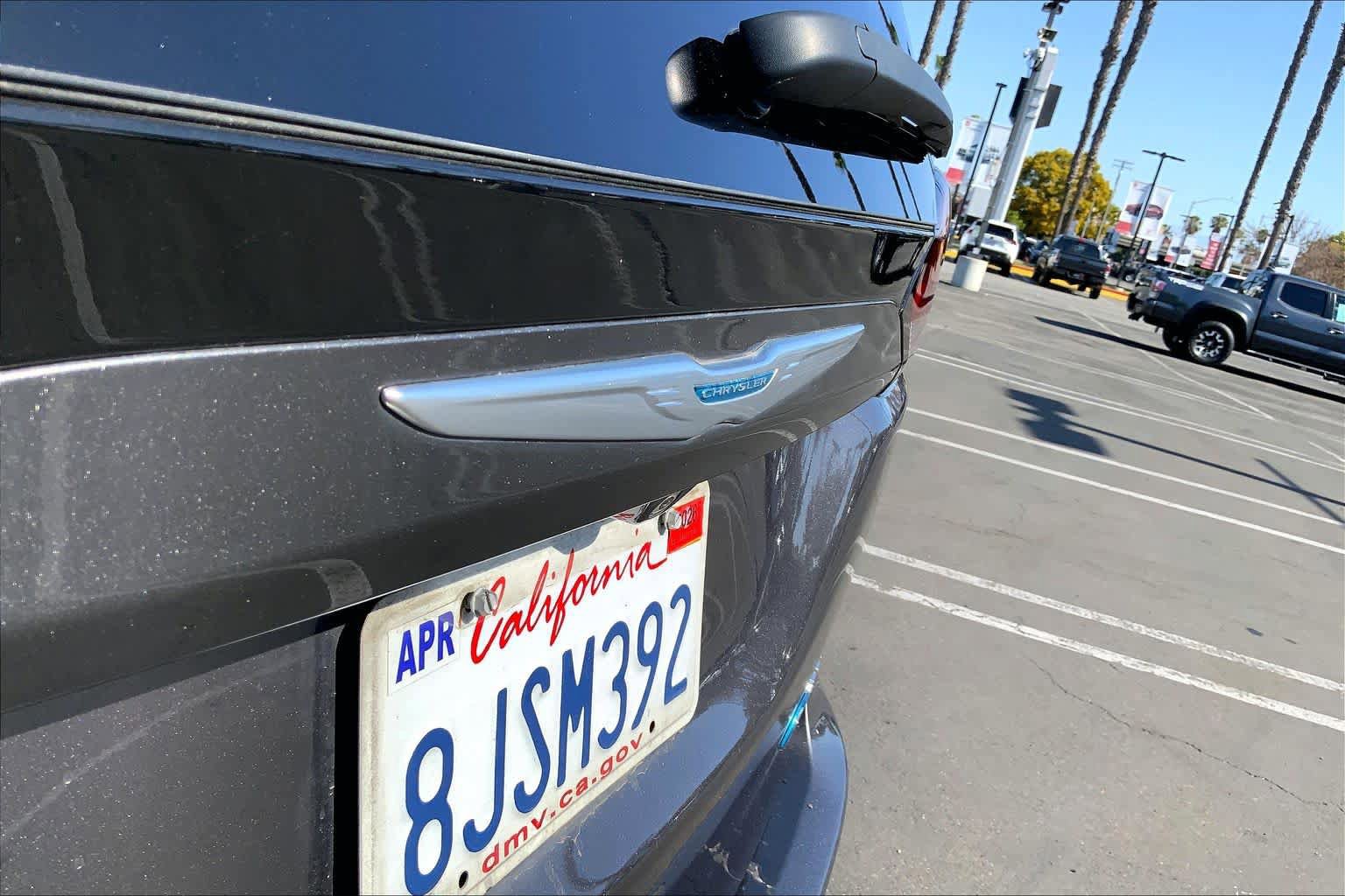 Used 2019 Chrysler Pacifica Limited w/ Advanced Safetytec Group FWD image 30