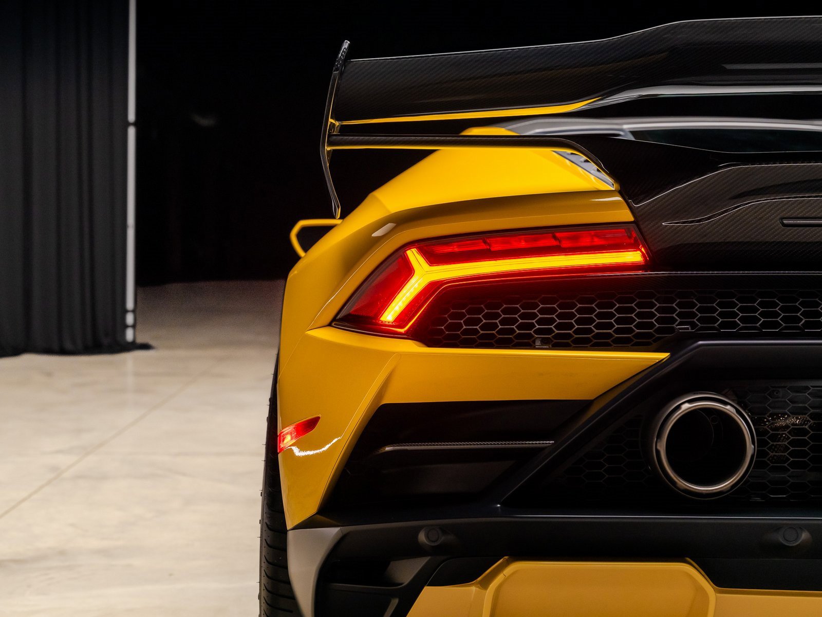Used 2022 Lamborghini Huracan EVO image 35
