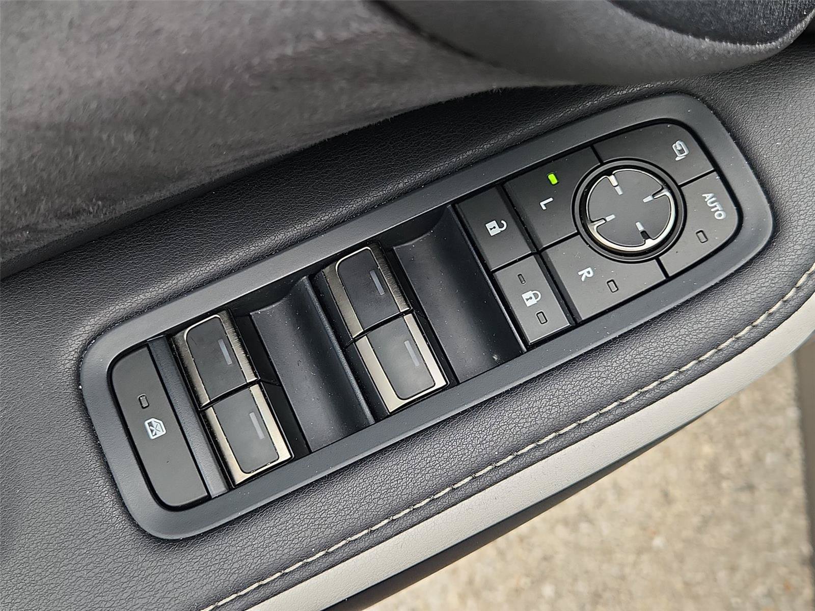 Used 2024 Lexus TX 500h AWD w/ Technology Package image 22
