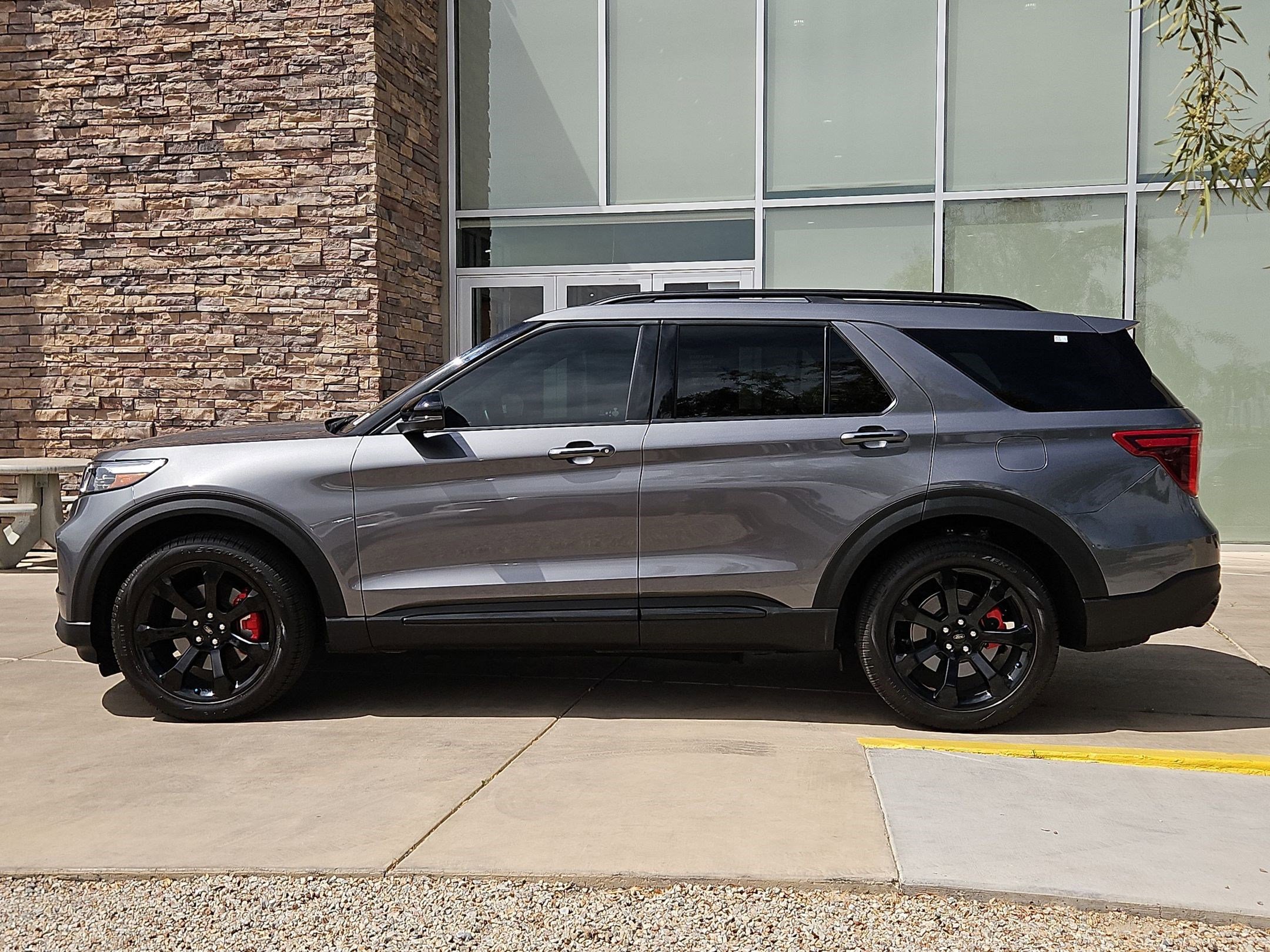 Used 2023 Ford Explorer ST w/ Equipment Group 401A image 2